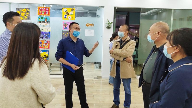 2025年成人学历落户政策解析：机遇与挑战并存